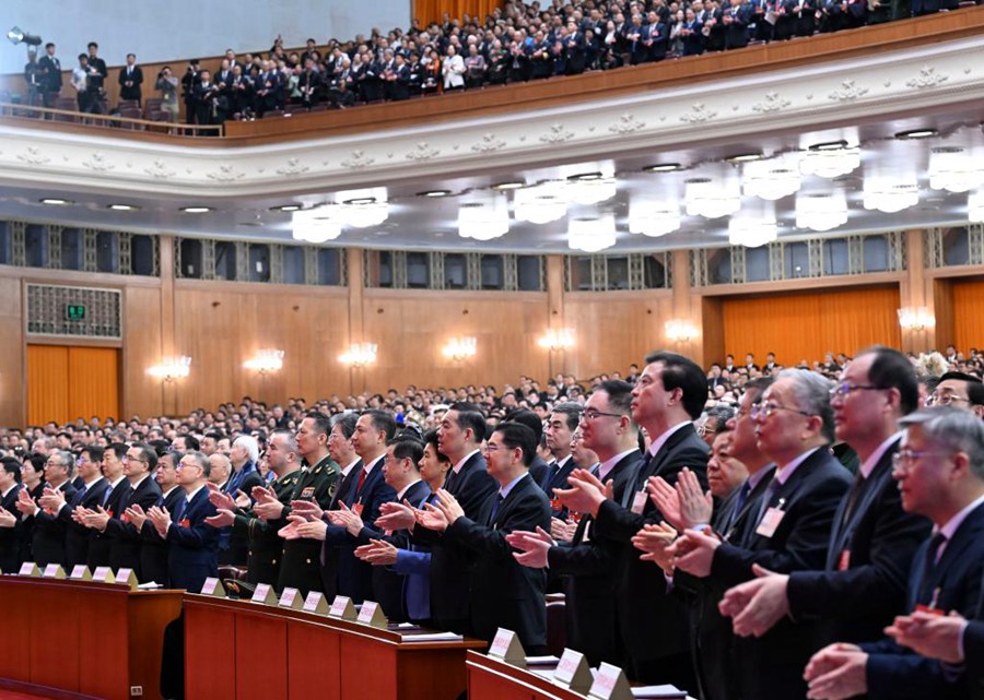 Xi Jinping e altri leader del Partito e dello Stato alla seconda plenaria della quarta sessione della XIV APN