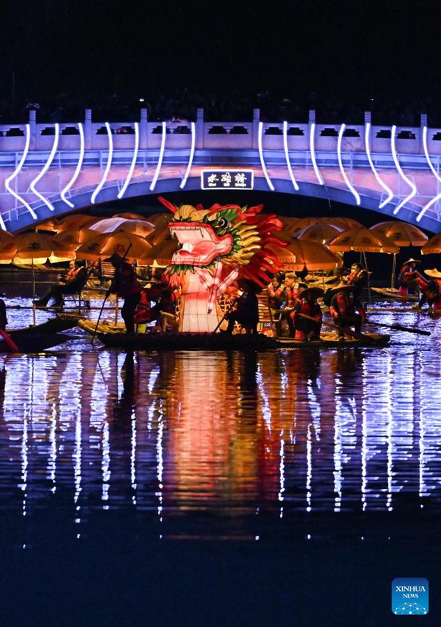 Spettacolo folkloristico di Yangshuo illumina la notte di Beijing