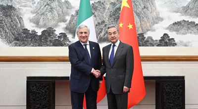 Wang Yi: Riportare USA e Iran al tavolo dei negoziati è la massima priorità