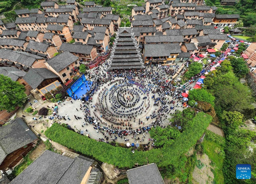 Celebrata la Festa di Sanyuesan in Guizhou