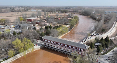 Ningxia, apre la chiusa per deviare l'acqua dal Fiume Giallo per l'irrigazione