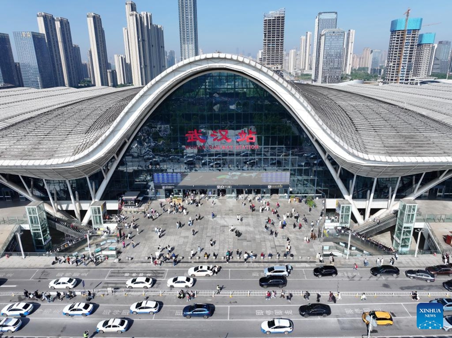 La Cina registra un numero record di viaggi interregionali durante le festività del Primo Maggio