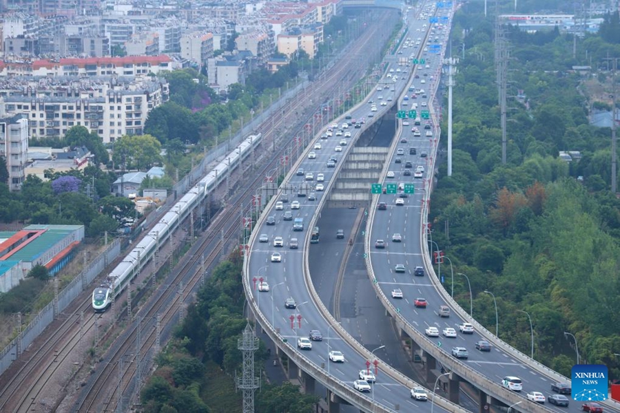 La Cina registra un numero record di viaggi interregionali durante le festività del Primo Maggio