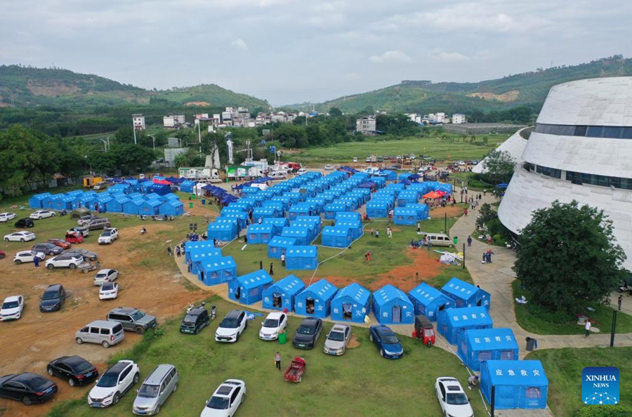 Allestiti diversi siti di ricollocamento temporaneo per i residenti colpiti dal terremoto nel Guangxi
