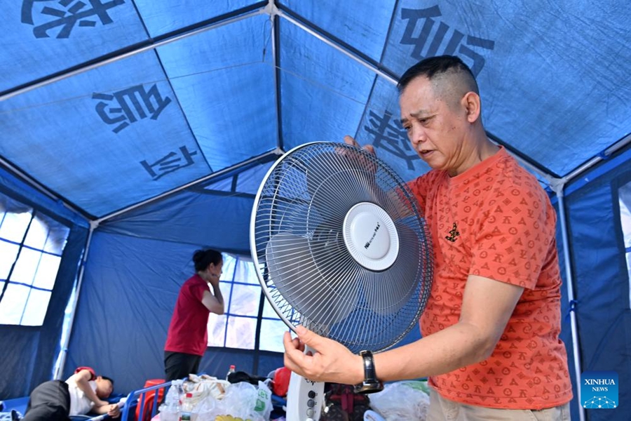 Allestiti diversi siti di ricollocamento temporaneo per i residenti colpiti dal terremoto nel Guangxi