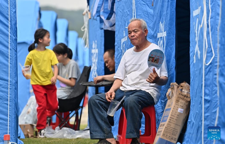 Allestiti diversi siti di ricollocamento temporaneo per i residenti colpiti dal terremoto nel Guangxi