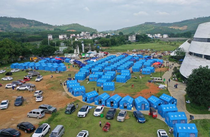 Allestiti diversi siti di ricollocamento temporaneo per i residenti colpiti dal terremoto nel Guangxi