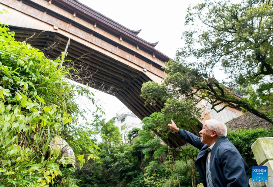 Ponti ad arco con copertura in legno ben conservati nel Fujian