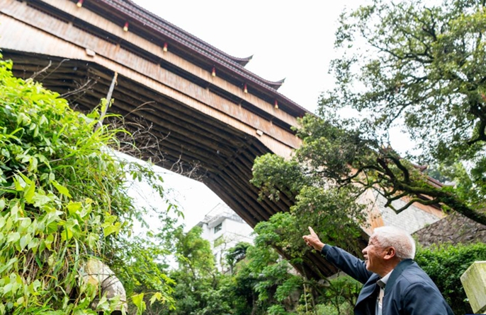 Ponti ad arco con copertura in legno ben conservati nel Fujian