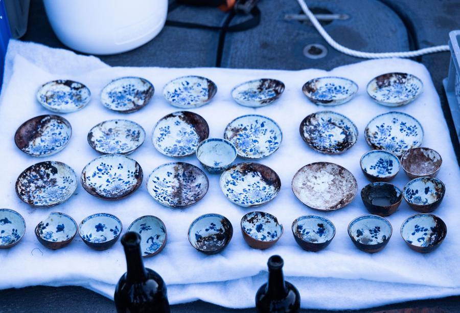 Carico di porcellane cinesi ritrovato in un relitto del XVIII secolo al largo della Norvegia