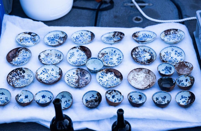 Carico di porcellane cinesi ritrovato in un relitto del XVIII secolo al largo della Norvegia