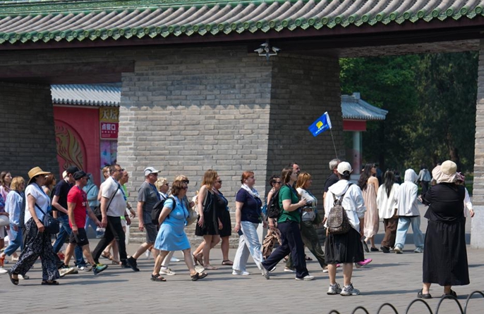 Politiche di esenzione dal visto trainano un'impennata del 35,3% nel turismo in entrata a Beijing
