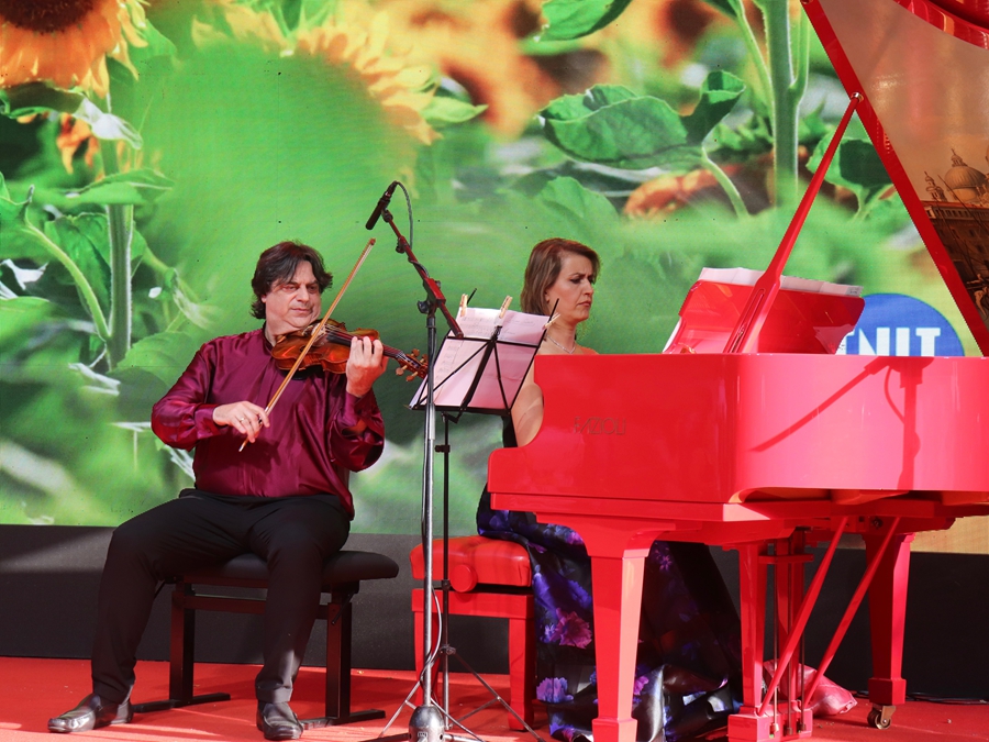 Il Gran Duo Italiano si esibisce al ricevimento per la Festa della Repubblica Italiana presso l’Ambasciata d’Italia a Beijing. (1 giugno 2026 - Quotidiano del Popolo Online/Wu Shimin)