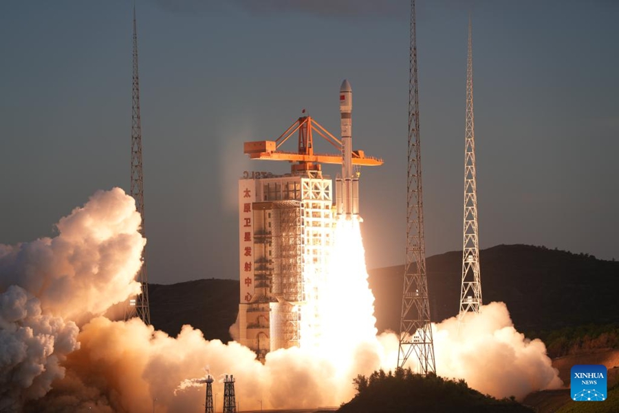 La Cina lancia un nuovo gruppo di satelliti per una costellazione commerciale
