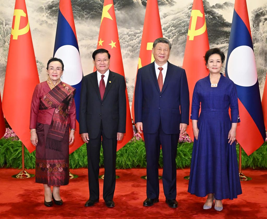 Xi Jinping incontra il Presidente del Laos Thongloun Sisoulith
