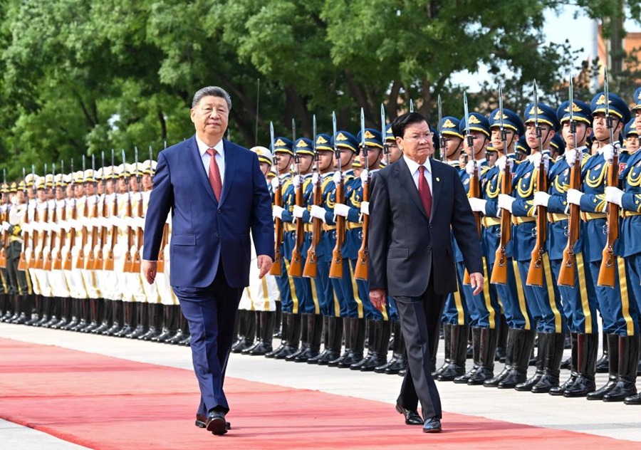 Xi Jinping incontra il Presidente del Laos Thongloun Sisoulith