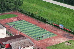 Bambini delle aree rurali inseguono sogni calcistici in una scuola primaria nell'Anhui