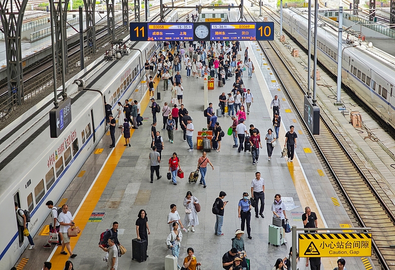 Ferrovie cinesi: oltre 2,3 miliardi di spostamenti nel primo semestre, record storico