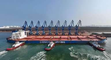 Nave portarinfuse stabilisce un nuovo record di pescaggio al porto di Tianjin