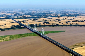 Il grande ponte Dongbatou sul Fiume Giallo sarà aperto al traffico