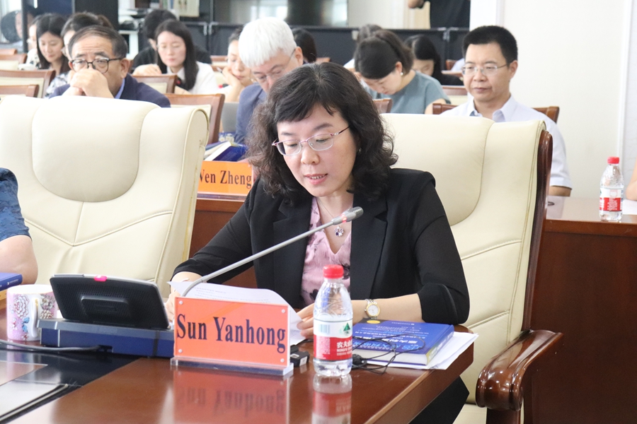 Sun Yanhong illustra il processo di stesura e i contenuti principali del "Libro blu d'Italia: Rapporto sullo sviluppo d'Italia (2025-2026)". (22 luglio 2026 - Quotidiano del Popolo Online/Wu Shimin)