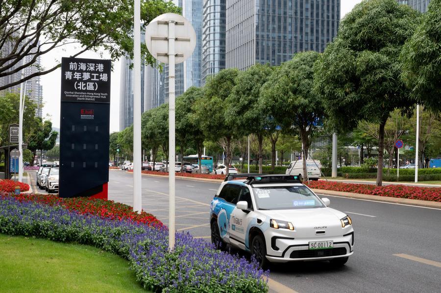 La Cina svela standard di sicurezza per i sistemi di guida autonoma