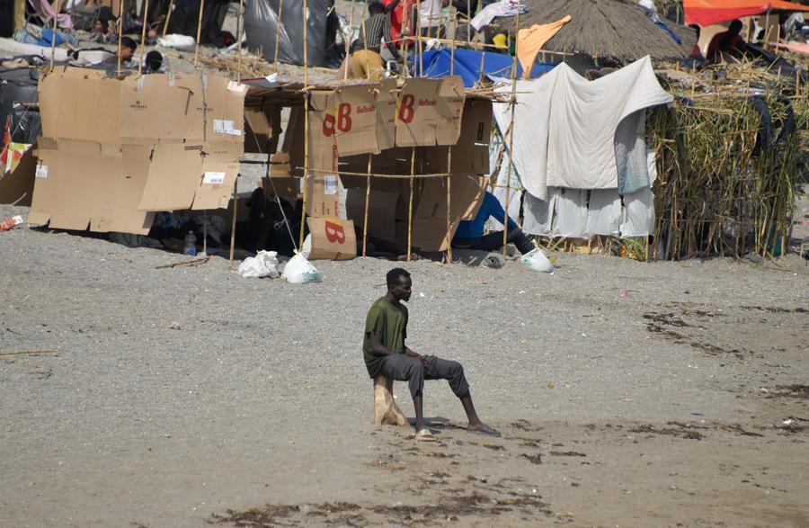 Migrante irregolare a Ceuta, Spagna. (15 agosto 2026 - Xinhua/Cheng Min)