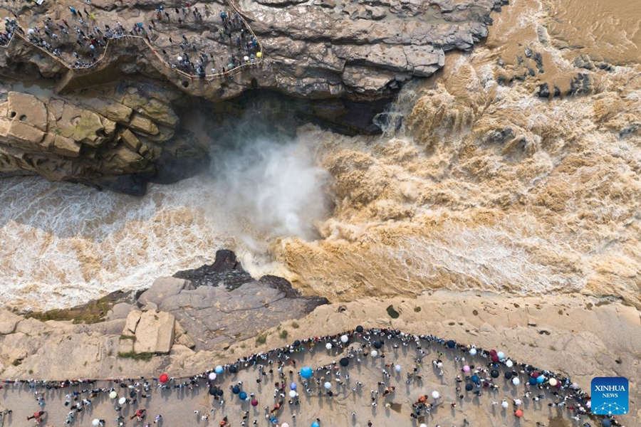 Nuove infrastrutture, turismo estivo lungo il Fiume Giallo spopola