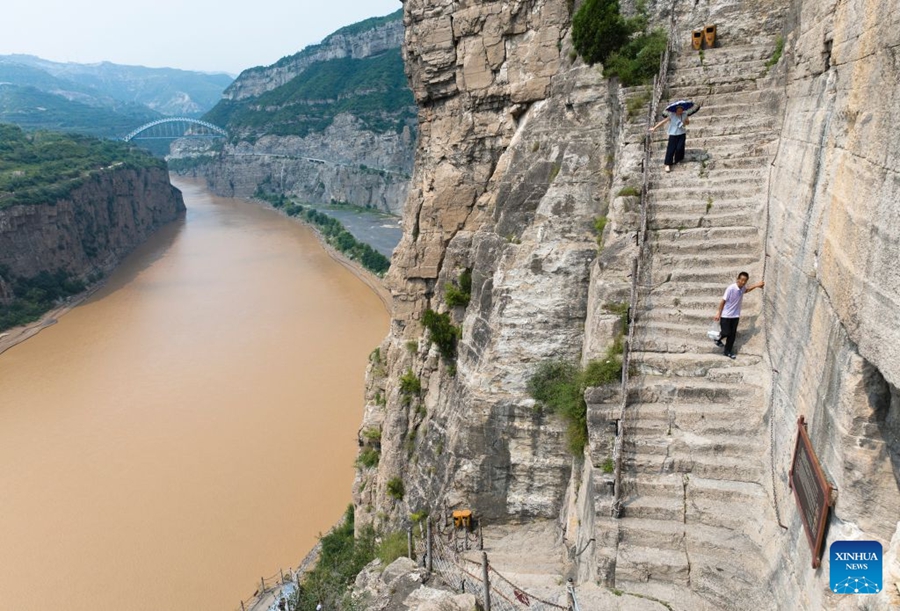 Nuove infrastrutture, turismo estivo lungo il Fiume Giallo spopola