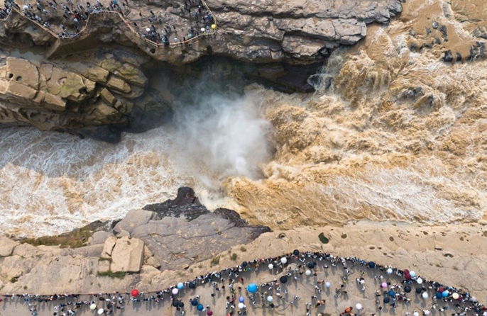 Nuove infrastrutture, turismo estivo lungo il Fiume Giallo spopola
