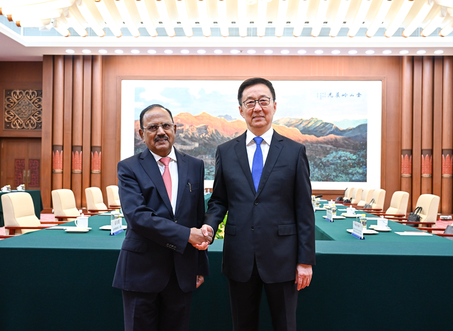 Han Zheng incontra Ajit Kumar Doval, consigliere per la sicurezza nazionale indiano