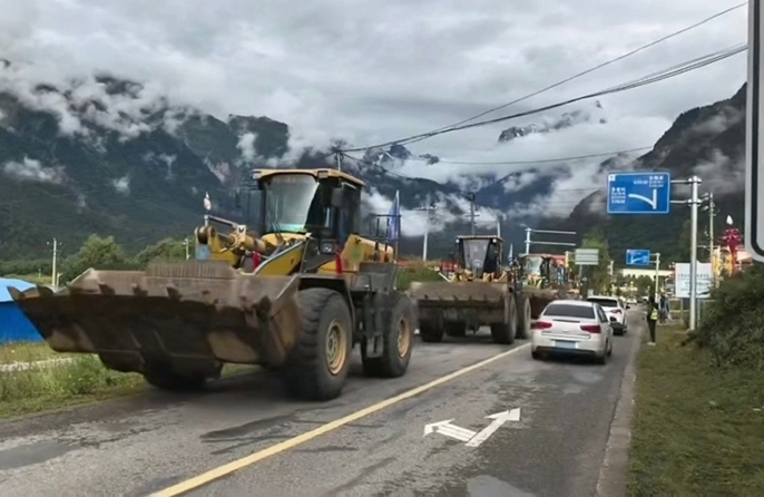 Al valico di Gyirong, arrivati i primi 141 soccorritori