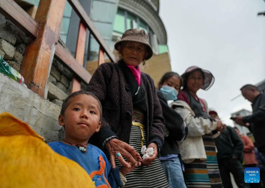 Evacuati residenti e turisti nella zona colpita dalla colata di fango a Gyirong, Xizang