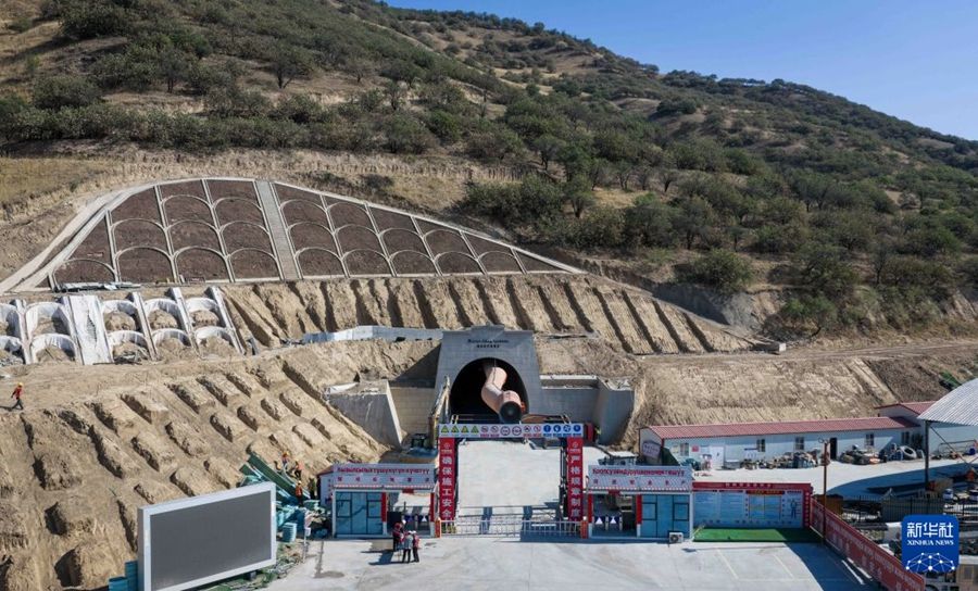 Ferrovia Cina-Kirghizistan-Uzbekistan, i lavori avanzano tra le montagne