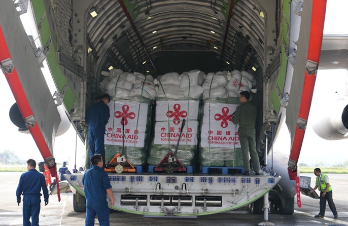 Arrivati in Nepal gli aiuti di soccorso cinesi