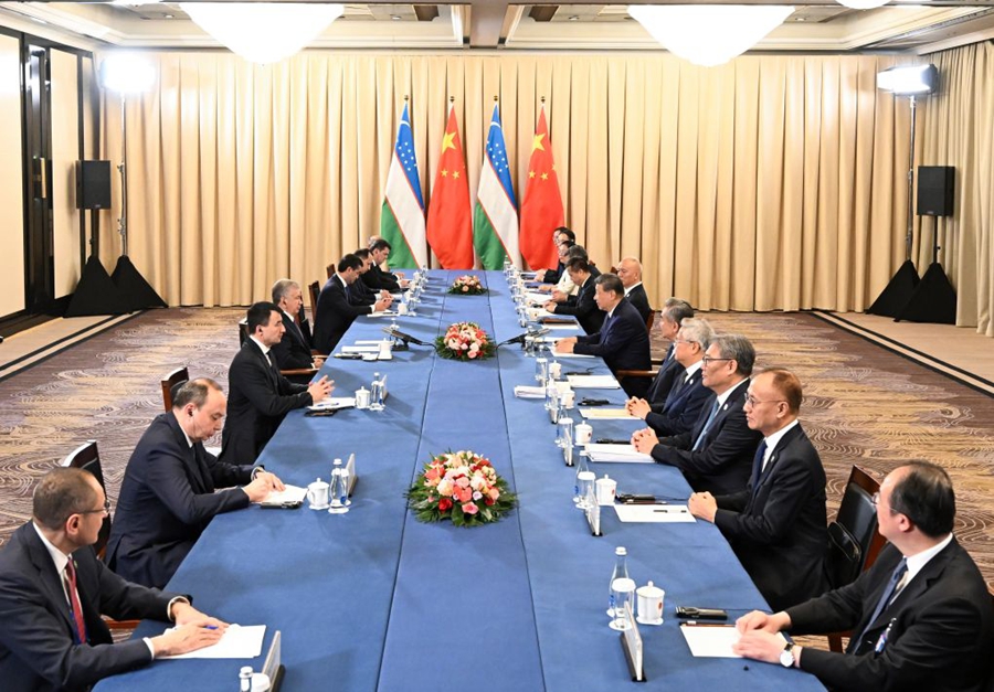 Xi Jinping incontra il Presidente dell'Uzbekistan, Shavkat Miromonovich Mirziyoyev