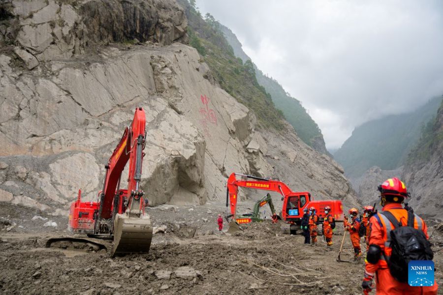 Xizang, oltre 2.500 soccorritori mobilitati al valico di confine colpito da una colata di fango