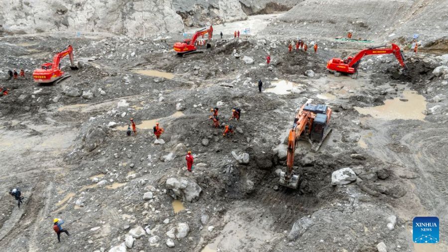 Xizang, oltre 2.500 soccorritori mobilitati al valico di confine colpito da una colata di fango