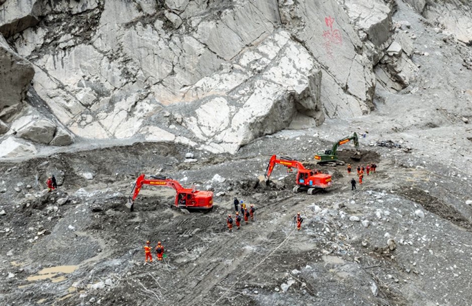 Xizang, oltre 2.500 soccorritori mobilitati al valico di confine colpito da una colata di fango