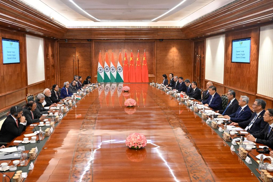 Xi Jinping incontra il Primo Ministro indiano Narendra Modi