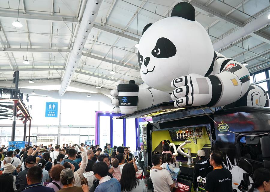 Visitatori alla China International Fair for Trade in Services (CIFTIS) del 2026 presso lo Shougang Park di Beijing, capitale della Cina. (12 settembre 2026 - Xinhua/Zhang Chenlin)