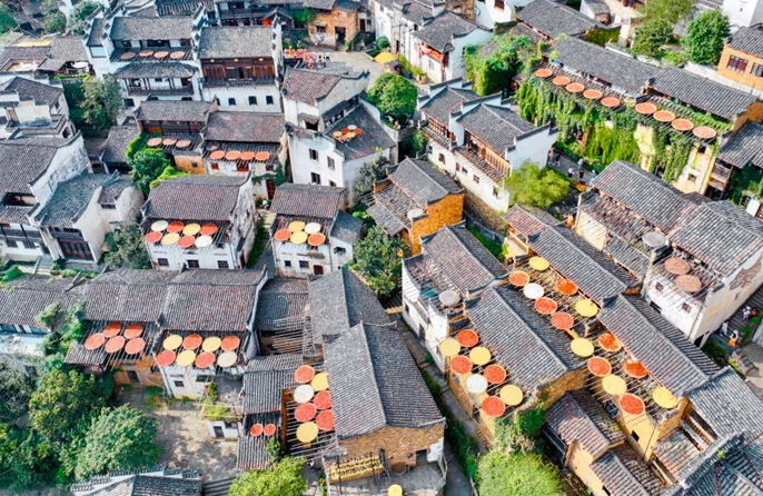 Jiangxi, abitanti dei villaggi essiccano prodotti agricoli