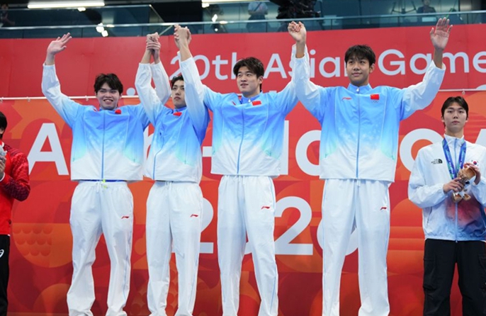 La Cina stabilisce il record asiatico e vince la staffetta 4x200m stile libero maschile