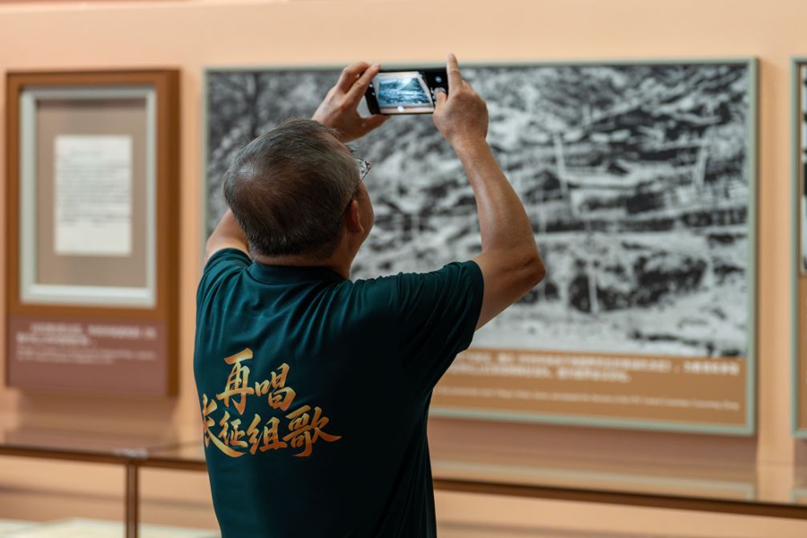 La Cina organizza una mostra per celebrare il 90° anniversario della vittoria della Lunga Marcia