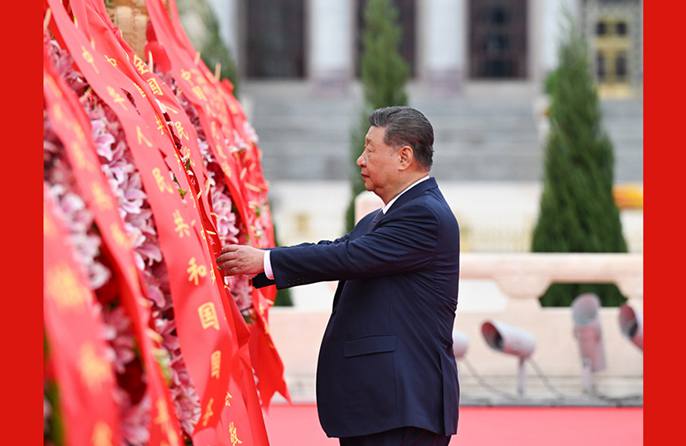Xi Jinping e altri leader del PCC e dello Stato rendono omaggio agli eroi del popolo