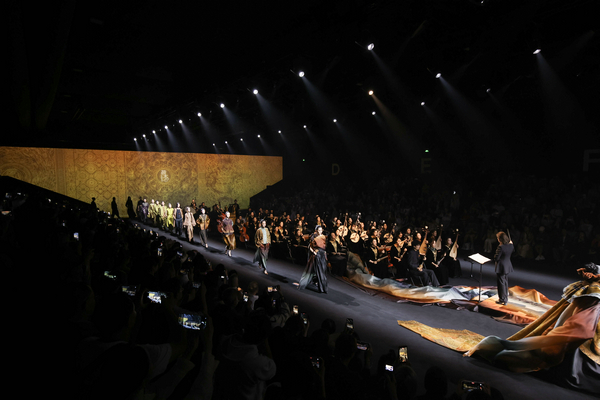 La Shanghai Fashion Week Primavera/Estate 2027 prende il via puntando sulla crescita a lungo termine del settore