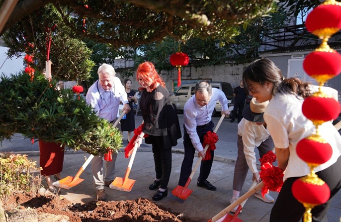 Discendenti dei partecipanti al Raid Doolittle visitano Shangrao