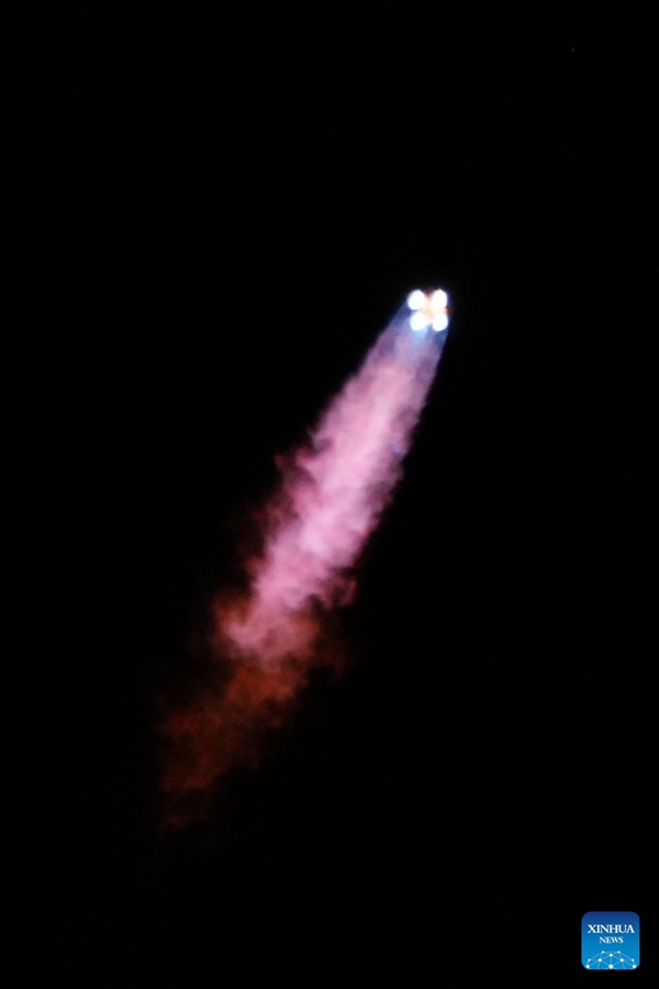 Il razzo cinese Zhuque-2E lancia 10 satelliti nello spazio
