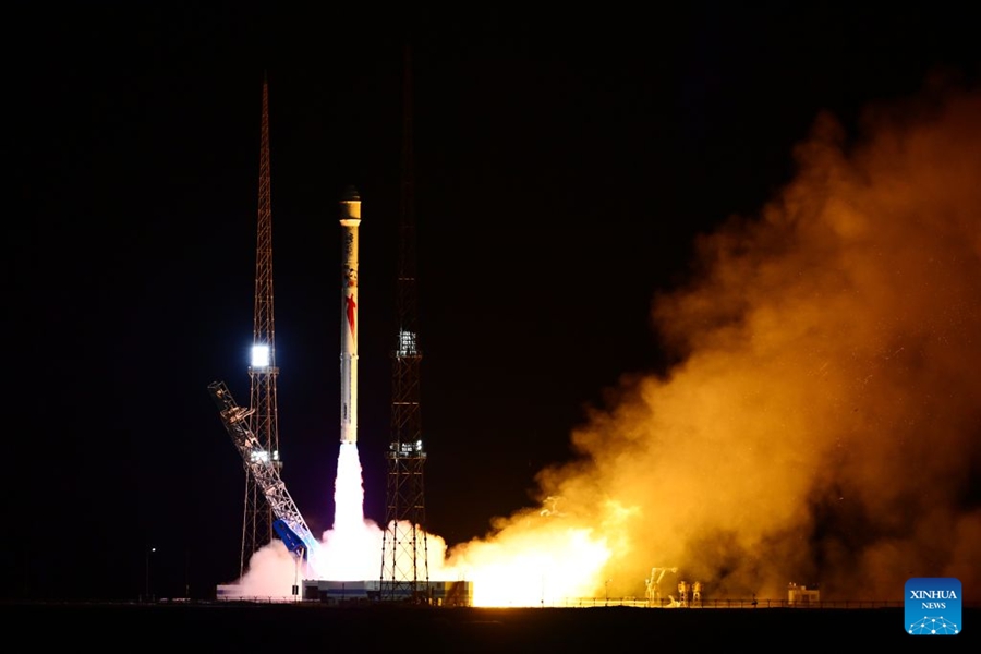 Il razzo cinese Zhuque-2E lancia 10 satelliti nello spazio