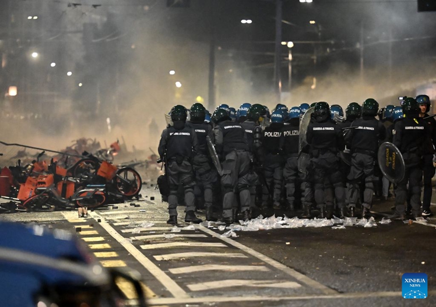 Scontri violenti durante le manifestazioni nel nord Italia